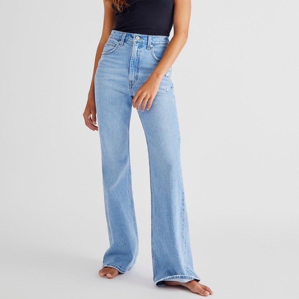NWT Levi’s ‘70s High Flare Jeans
